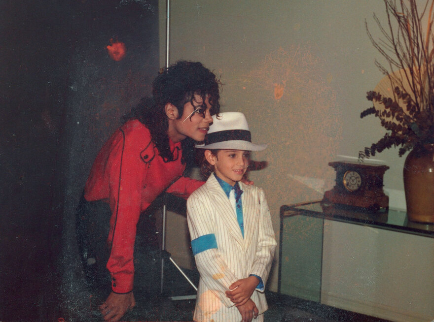 Michael Jackson: Ζει ο «Βασιλιάς της ποπ»;

