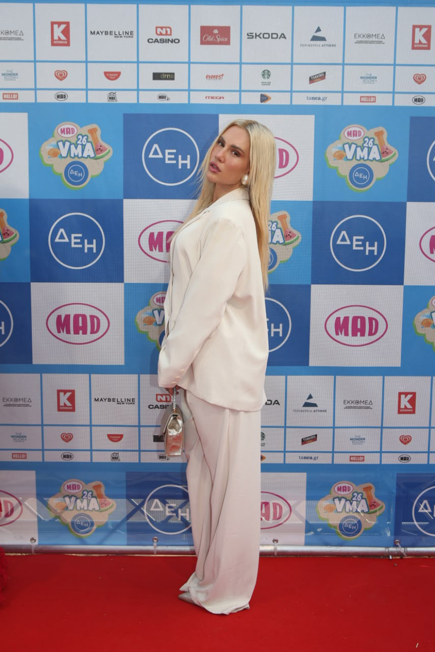 Οι αφίξεις στο κόκκινο χαλί των Mad VMA, δείτε φωτογραφίες