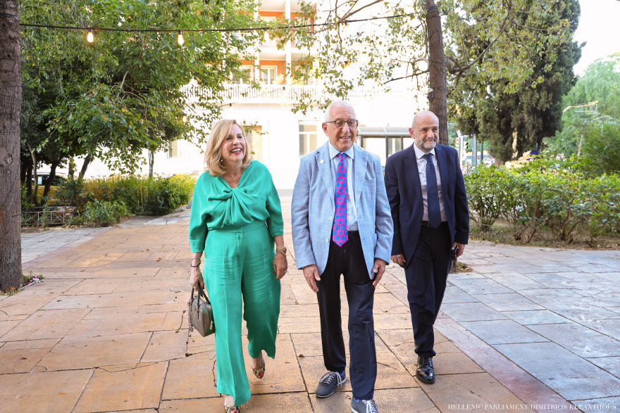 «Ιστορία στο πιάτο – Συλλογή Λόλας Νταϊφά», Κακλαμάνης:  «Ένα “γεύμα” Ιστορίας με “κυρίως πιάτο” τη μοναδική παράδοση της χώρας μας»