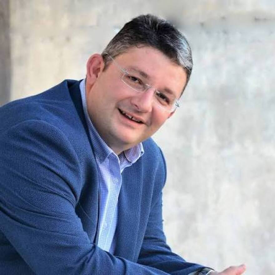 Μάχη επιβίωσης για τα ελάφια στην Πάρνηθα: Η αυξημένη παρουσία λύκων και ο κίνδυνος αιμομιξίας 
