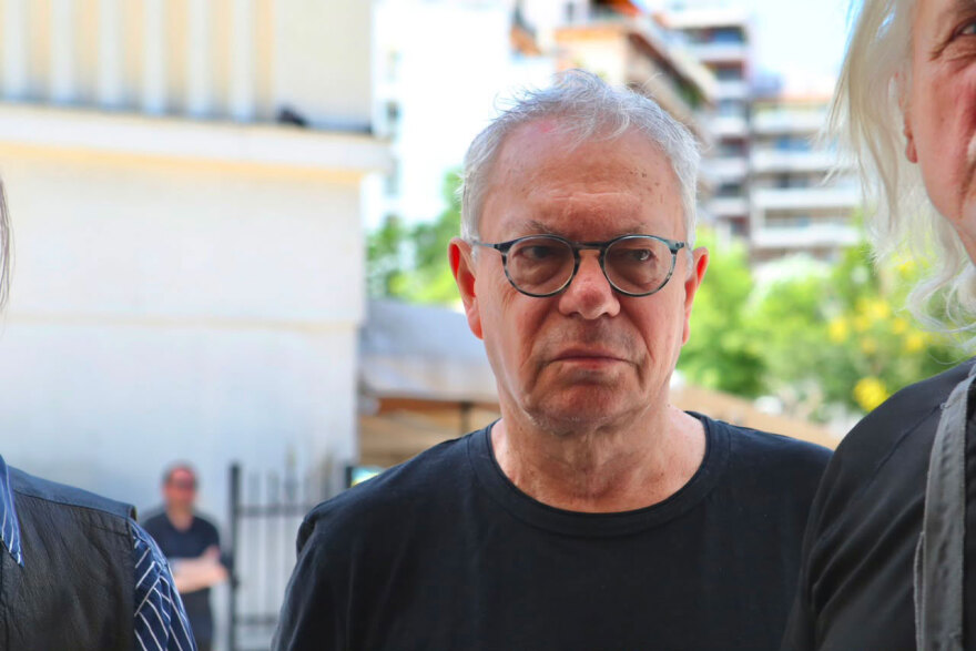 Συγγενείς, φίλοι και συνάδελφοι είπαν το τελευταίο «αντίο» στον Σωτήρη Τσόγκα, συντετριμμένη η Μαίρη Ραζή
