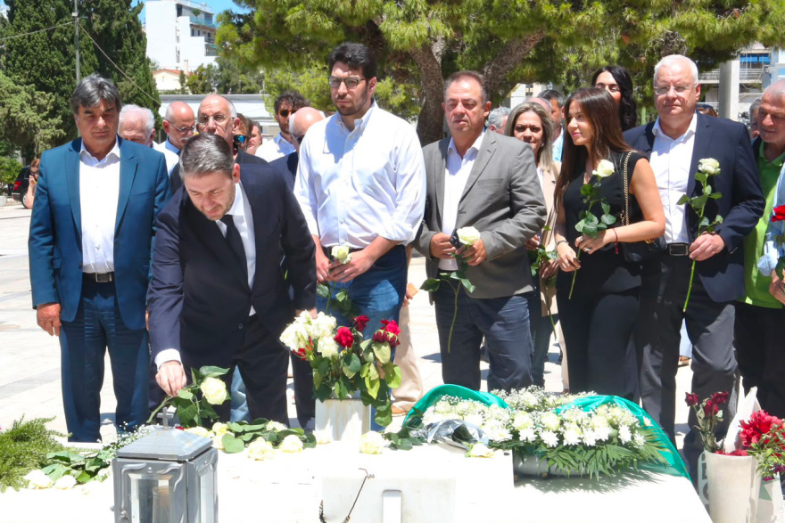 Πολιτικό μνημόσυνο στο Α΄ Νεκροταφείο στη μνήμη του Ανδρέα Παπανδρέου, ποια στελέχη του ΠΑΣΟΚ έδωσαν το «παρών»