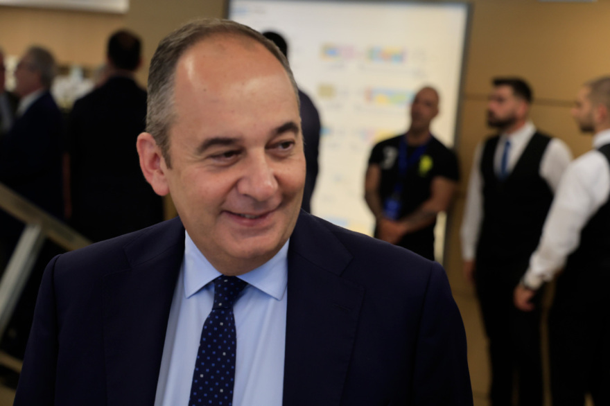  «Τι πήγε λάθος στην Ελλάδα»: Το βιβλίο του Μιχάλη Σάλλα, παρουσία πολιτικών και επιχειρηματιών, δείτε εικόνες και βίντεο