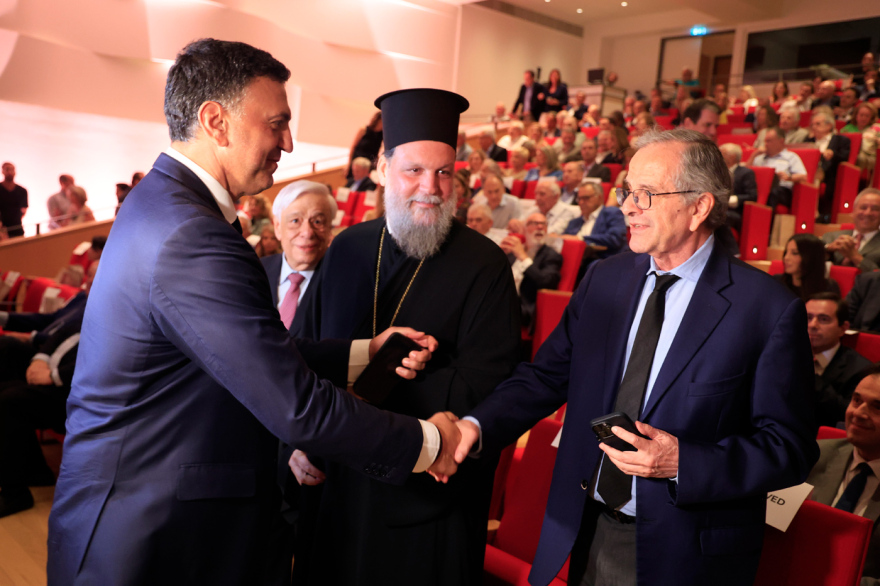  «Τι πήγε λάθος στην Ελλάδα»: Το βιβλίο του Μιχάλη Σάλλα, παρουσία πολιτικών και επιχειρηματιών, δείτε εικόνες και βίντεο