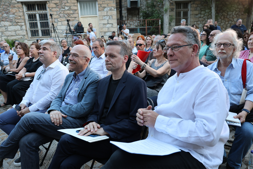 Ο Δούκας σε εκδήλωση του Κώστα Αρβανίτη: Παρουσίες, πηγαδάκια και η «Δημοκρατία της Καθημερινότητας»