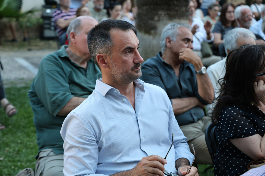Ο Δούκας σε εκδήλωση του Κώστα Αρβανίτη: Παρουσίες, πηγαδάκια και η «Δημοκρατία της Καθημερινότητας»
