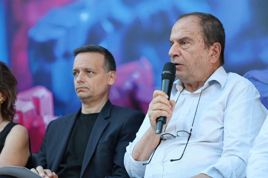 Ο Δούκας σε εκδήλωση του Κώστα Αρβανίτη: Παρουσίες, πηγαδάκια και η «Δημοκρατία της Καθημερινότητας»
