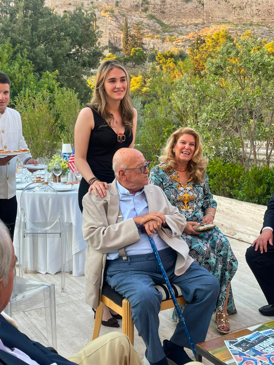 Η δεξίωση του εφοπλιστή Νίκου Τσάκου σε Ελληνοαμερικανούς γερουσιαστές στο σπίτι του με θέα την Ακρόπολη, δείτε φωτογραφίες