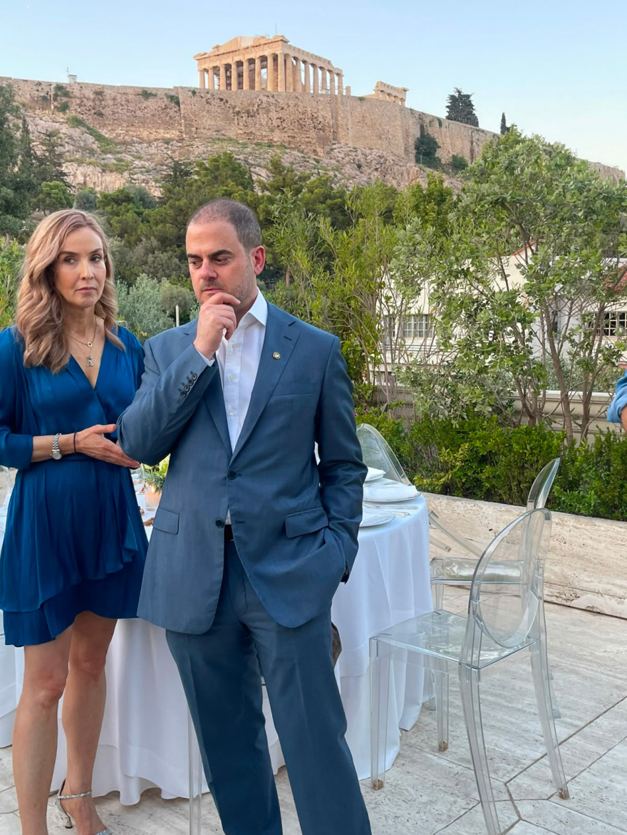 Η δεξίωση του εφοπλιστή Νίκου Τσάκου σε Ελληνοαμερικανούς γερουσιαστές στο σπίτι του με θέα την Ακρόπολη, δείτε φωτογραφίες