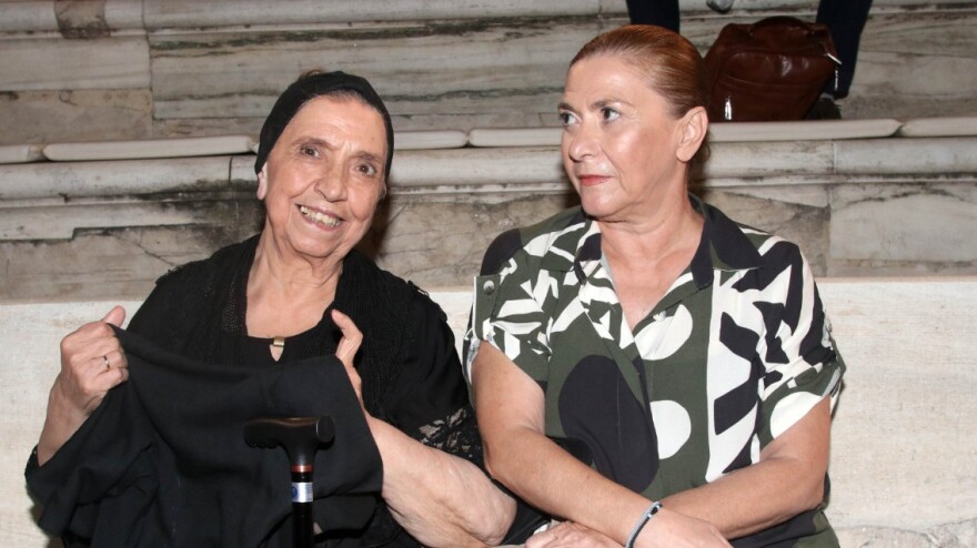 Νίκος Ξυλούρης: Τα δύσκολα παιδικά χρόνια του «Αρχάγγελου» της Κρήτης, η μεγάλη αγάπη για τη σύζυγό του, Ουρανία και η τραγική απώλεια του γιου του