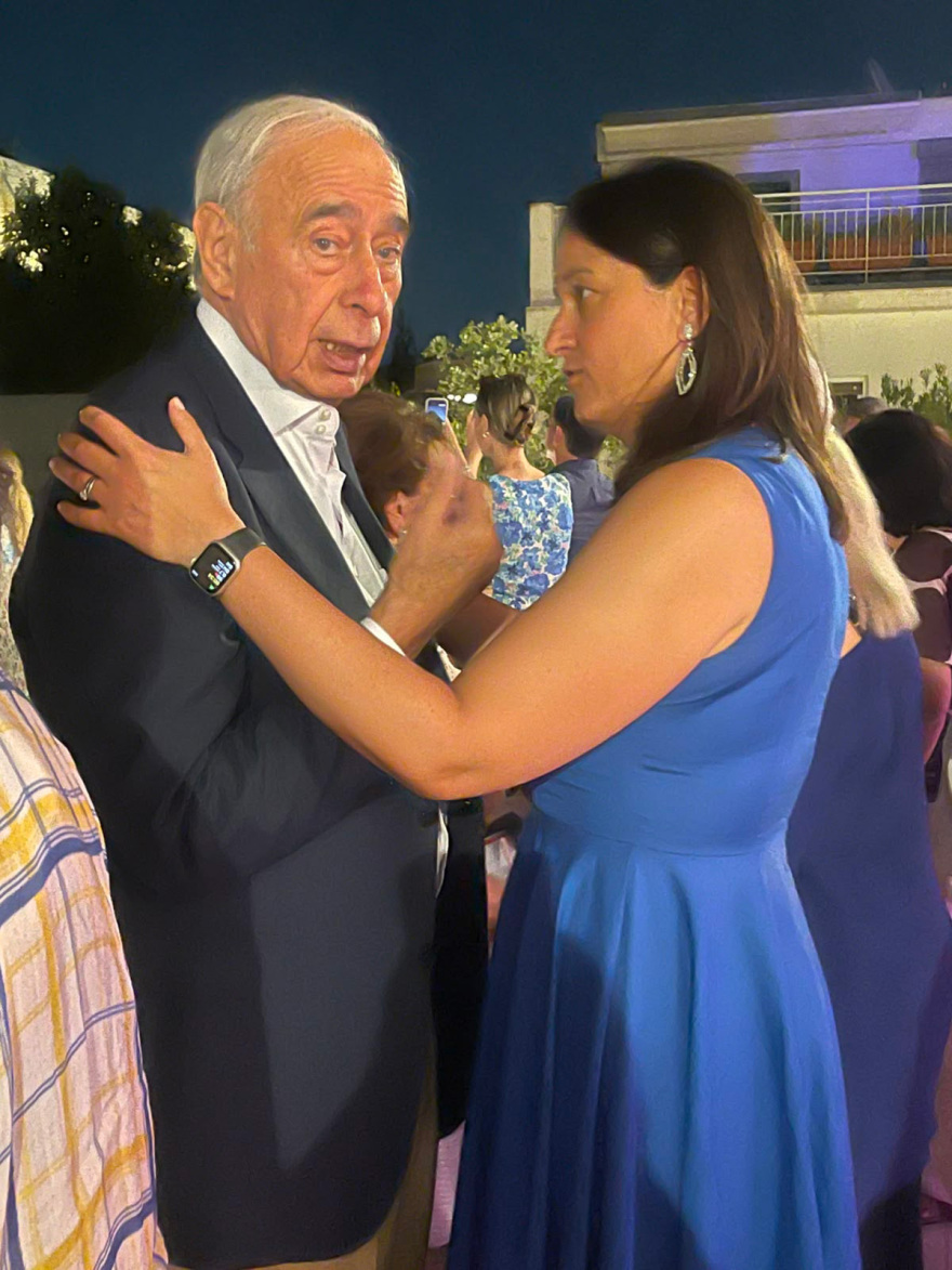 Η δεξίωση του εφοπλιστή Νίκου Τσάκου σε Ελληνοαμερικανούς γερουσιαστές στο σπίτι του με θέα την Ακρόπολη, δείτε φωτογραφίες