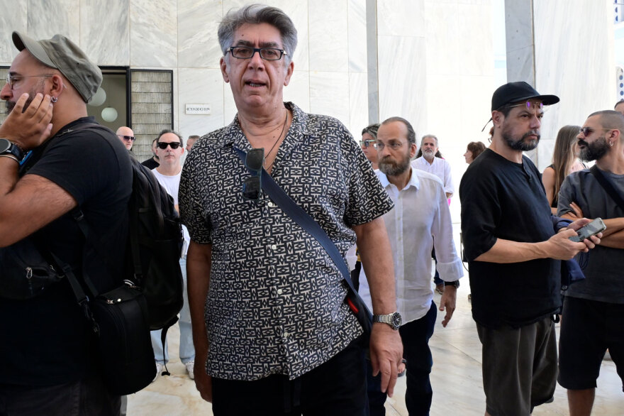 Πάολα Ρεβενιώτη: Το τελευταίο «αντίο» στο Α' Νεκροταφείο Αθηνών, παρών και ο Βαρουφάκης

