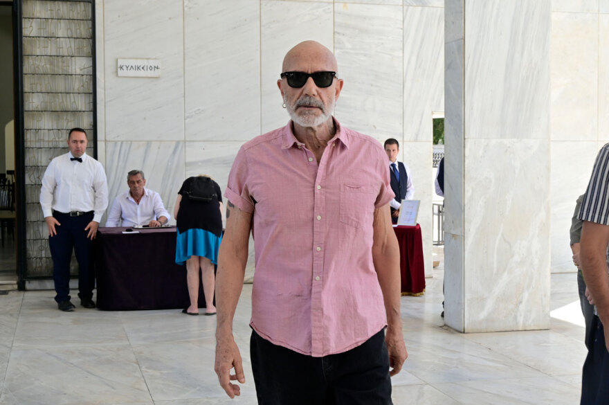 Πάολα Ρεβενιώτη: Το τελευταίο «αντίο» στο Α' Νεκροταφείο Αθηνών, παρών και ο Βαρουφάκης
