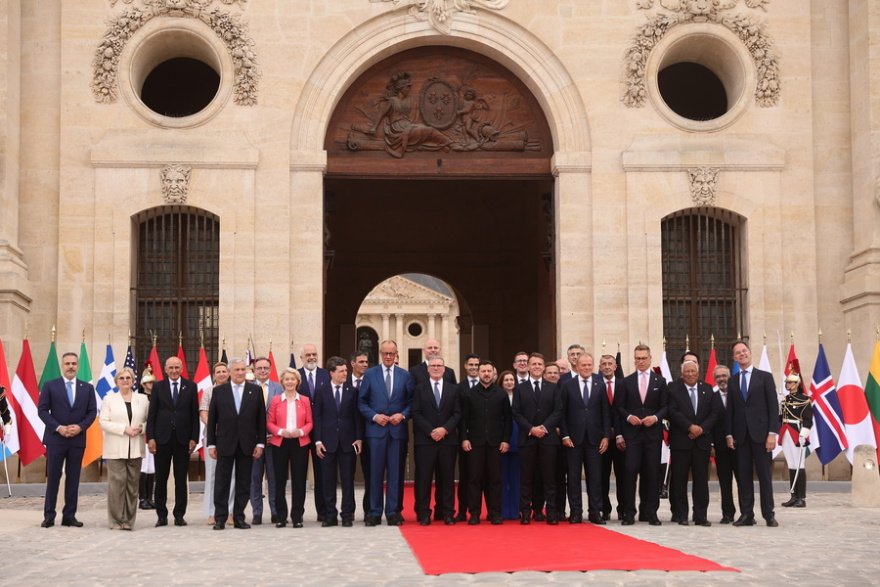Στο Παρίσι ο Μητσοτάκης, για τη συνάντηση των 37 κρατών για την Ουκρανία - Παρών ο Ζελένσκι
