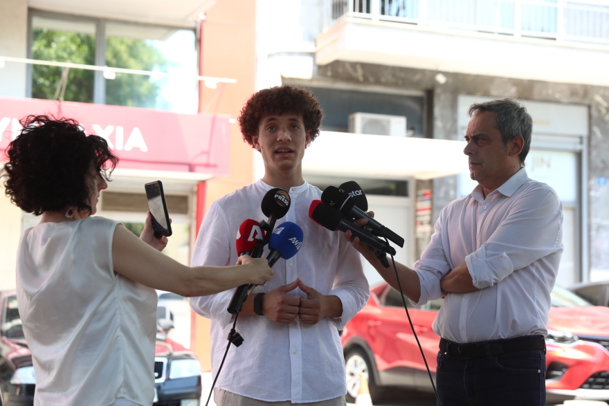 Ξεκίνησε η Πολιτική Γραμματεια του ΣΥΡΙΖΑ: Επιμένει στο δημοψήφισμα η Νεολαία, παραιτήθηκε η αναπληρώτρια γραμματέας Αναστασία Σαπουνά