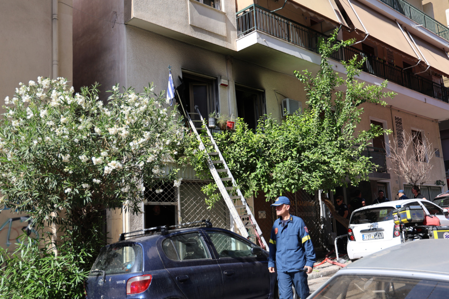 Τραγωδία στα Πατήσια: Νεκρή ηλικιωμένη από φωτιά σε διαμέρισμα, νοσηλεύεται σε πολύ σοβαρή κατάσταση ο σύζυγός της