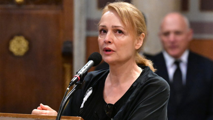 Το τελευταίο χειροκρότημα στη Μάρω Κοντού και οι συγκινητικοί επικήδειοι: «Ο Θεός δημιούργησε ένα πλάσμα αιθέριο, ελεύθερο και μαχητικό»