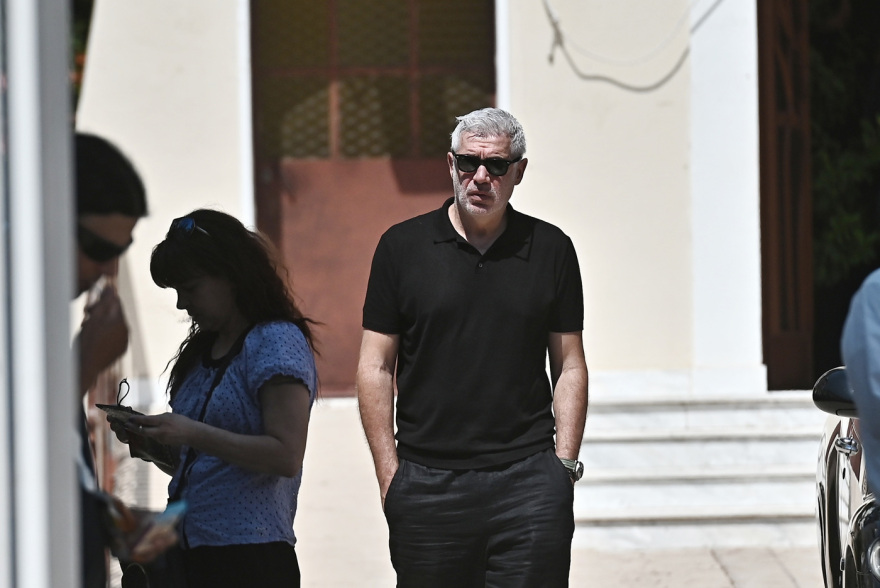Συγγενείς και φίλοι αποχαιρέτισαν τον Λορέντζο Καριέρε, δείτε βίντεο και φωτογραφίες