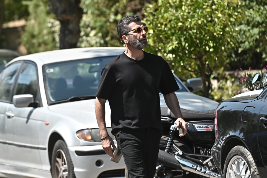 Συγγενείς και φίλοι αποχαιρέτισαν τον Λορέντζο Καριέρε, δείτε βίντεο και φωτογραφίες