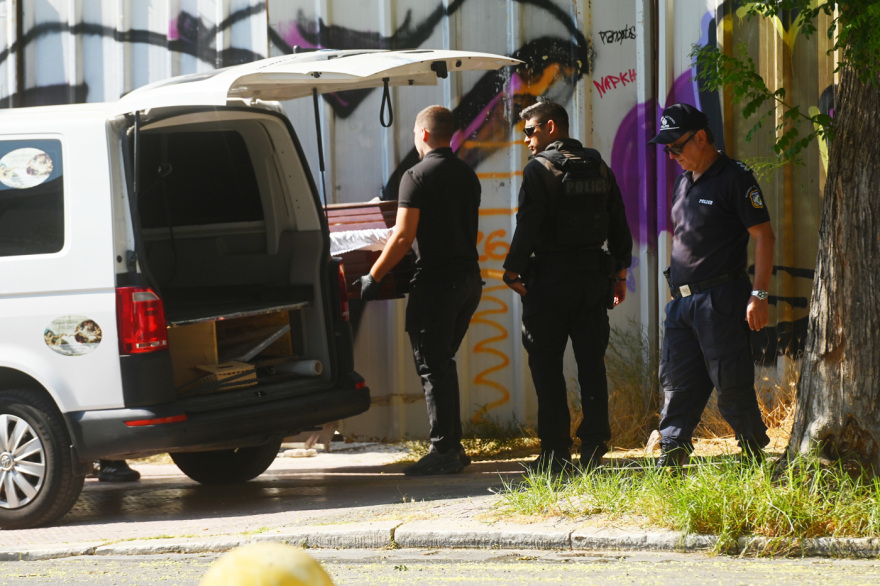 Σε γυναίκα ανήκει η σορός που βρέθηκε σε βαλίτσα στην Κυψέλη: Είναι σε προχωρημένη σήψη, φορούσε σορτσάκι