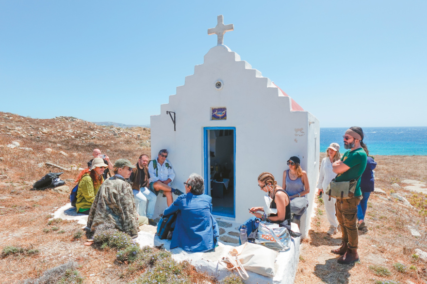 Η άγνωστη ιστορία των σύγχρονων κατοίκων της Δήλου: Οι άνθρωποι που κράτησαν ζωντανό το Νησί του Απόλλωνα