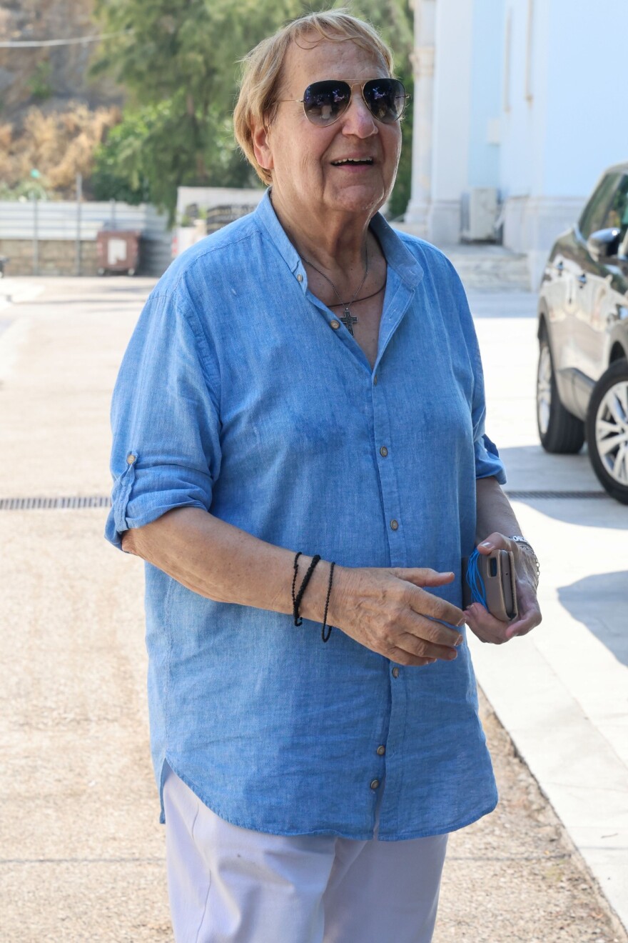 Μνημόσυνο για τα 30 χρόνια από τον θάνατο της Αλίκης Βουγιουκλάκη, απών ο γιος της Γιάννης Παπαμιχαήλ