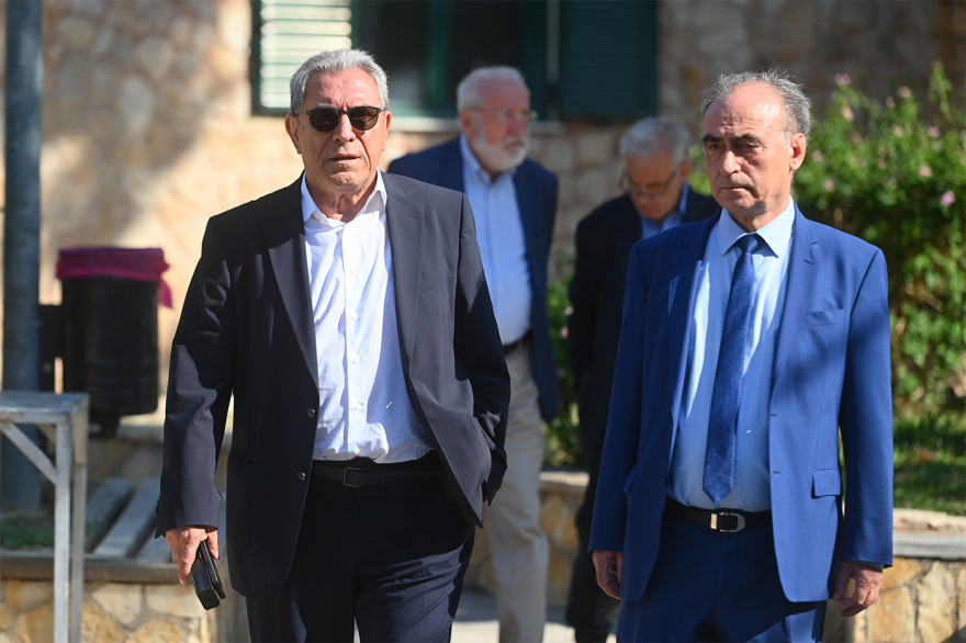 Το τελευταίο αντίο στη σπουδαία τραγουδίστρια Μαίρη Λίντα, δείτε βίντεο και φωτογραφίες