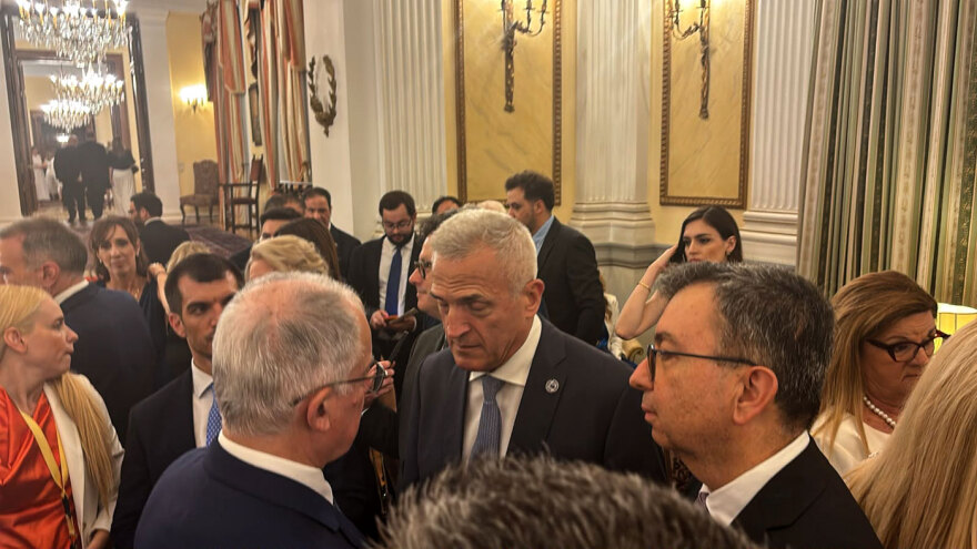 Τα παραλειπόμενα από το Προεδρικό: Οι διάλογοι των αρχηγών, οι «εκλογές τον Μάιο» και τα χαμόγελα Μητσοτάκη-Ανδρουλάκη, δείτε βίντεο και φωτογραφίες