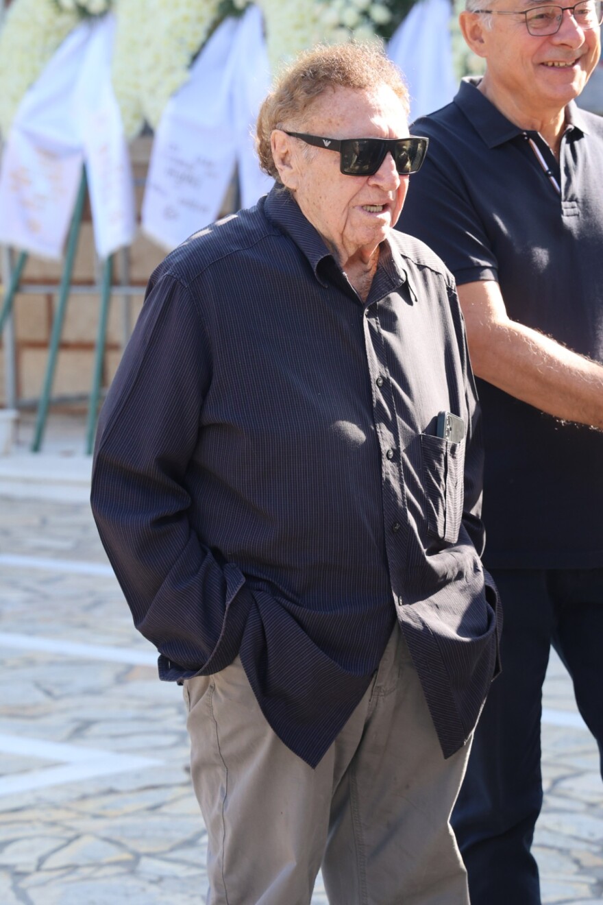 Το τελευταίο αντίο στη σπουδαία τραγουδίστρια Μαίρη Λίντα, δείτε βίντεο και φωτογραφίες