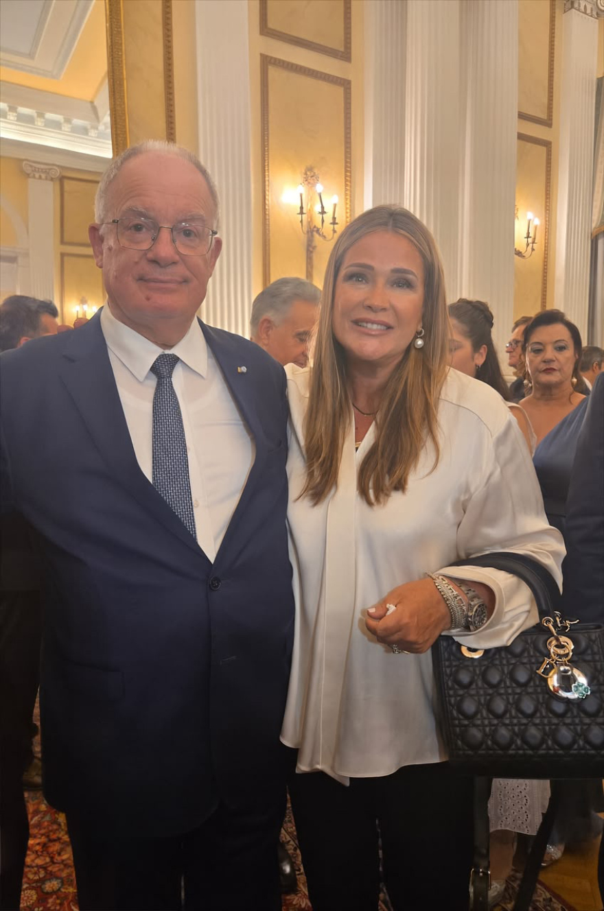 Οι εντυπωσιακές εμφανίσεις στο Προεδρικό Μέγαρο: Οι κυρίες που ψήφισαν κλασικό μαύρο, οι «ρομαντικές» επιλογές και το μοναδικό κοστούμι