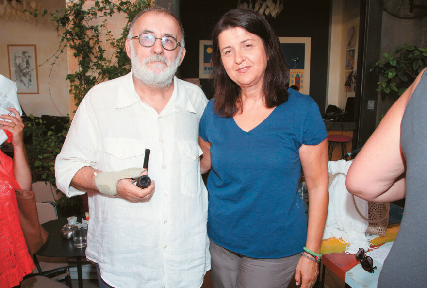 Μπορεί ο γιος του Χατζιδάκι να απαγορεύσει στον Μητσιά να τραγουδάει τον «Γιάννη τον φονιά»; Πού σταματάει ο νόμος για τα πνευματικά δικαιώματα