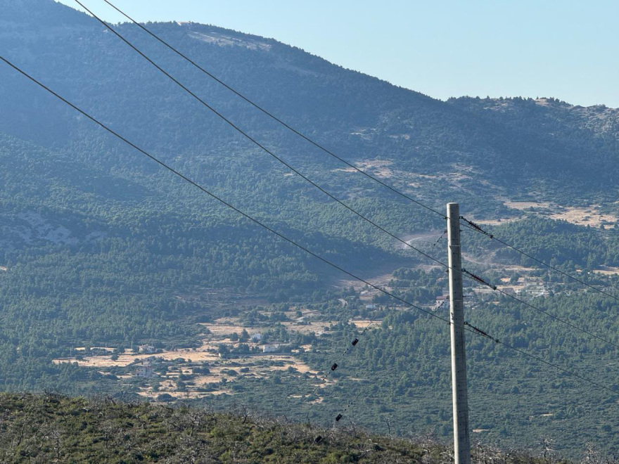 Χωρίς ενεργό μέτωπο η πυρκαγιά στη Δυτική Αττική, συνεχίζονται οι επιχειρήσεις στα καπνογόνα σημεία, σε επιφυλακή για αναζωπυρώσεις
