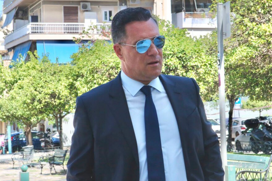 Με κλαρίνα και μοιρολόγια το τελευταίο αντίο στον Λάκη Χαλκιά στο A' Νεκροταφείο, συντετριμμένη η οικογένειά του