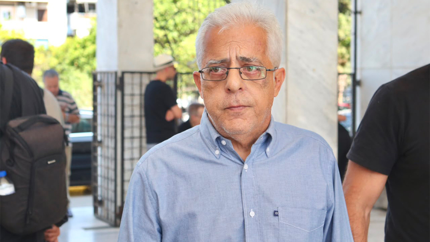 Λάκης Χαλκιάς: Συγκίνηση στο τελευταίο «αντίο» – Σε λαϊκό προσκύνημα η σορός του στο Α’ Νεκροταφείο Αθηνών Το τελευταίο αντίο στον Λάκη Χαλκιά στο A' Νεκροταφείο, σε λαϊκό προσκύνημα η σορός του - Σπάραξε η σύζυγός του