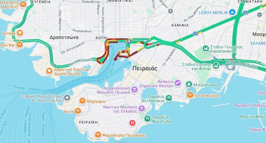 Βουλιάζουν τα λιμάνια της Αττικής, πάνω από 56.000 επιβάτες αναχωρούν σήμερα για τα νησιά, στο «κόκκινο» ο Πειραιάς