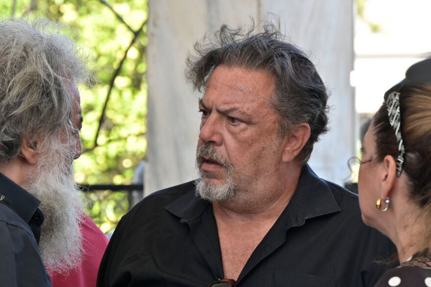 Φίλοι, συγγενείς και συνάδελφοι είπαν το τελευταίο αντίο στον Νίκο Καλογερόπουλο 