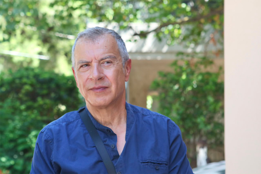 Συγκίνησε ο ιερέας στην κηδεία του Στέλιου Ράμφου για τις τελευταίες στιγμές του: Κατέβασε το πετραχήλι για να καλυφθεί με τη χάρη του Θεού