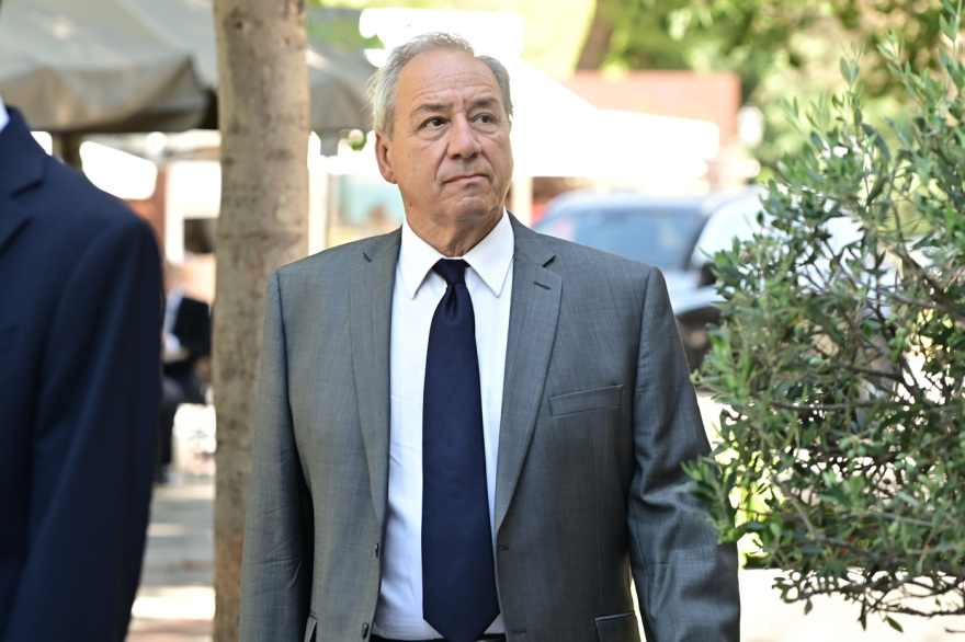 Το τελευταίο «αντίο» στον Στέφανο Μάνο, ποιοι έδωσαν το παρών στην κηδεία του - Δείτε φωτογραφίες