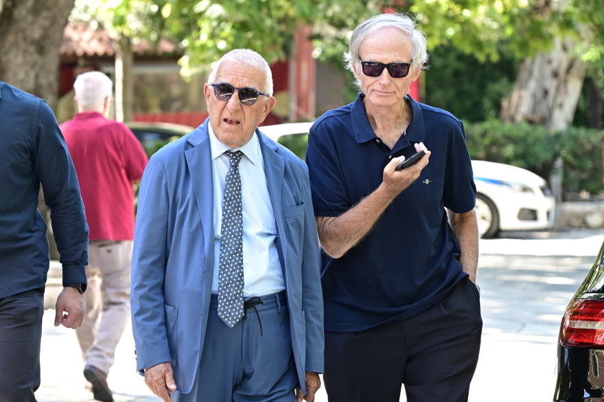 Το τελευταίο «αντίο» στον Στέφανο Μάνο, ποιοι έδωσαν το παρών στην κηδεία του - Δείτε φωτογραφίες