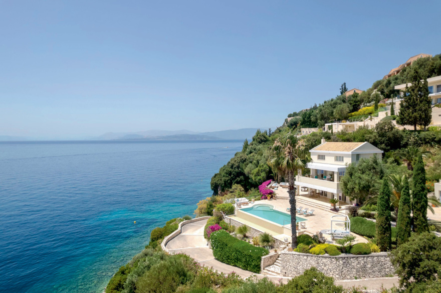 Τα μυθικά ακίνητα των δημοπρασιών του Sotheby’s: Οι τιμές, η διαδικασία και οι βίλες που πουλήθηκαν στην Ελλάδα