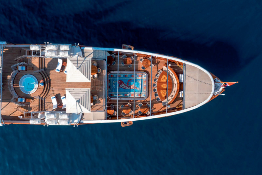 Super yachts με... παράσημα πολέμου: Τα στρατιωτικά πλοία που έγιναν πολυτελείς θαλαμηγοί 