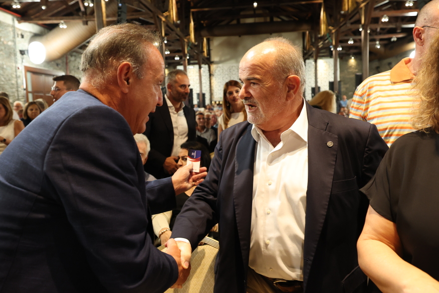 Το οικονομικό πρόγραμμα του Τσίπρα: Αυξήσεις σε γιατρούς, νοσηλευτές, εκπαιδευτικούς, επίδομα 500 ευρώ για φοιτητές, κατώτατο μισθό 1000 ευρώ, μείωση ΦΠΑ