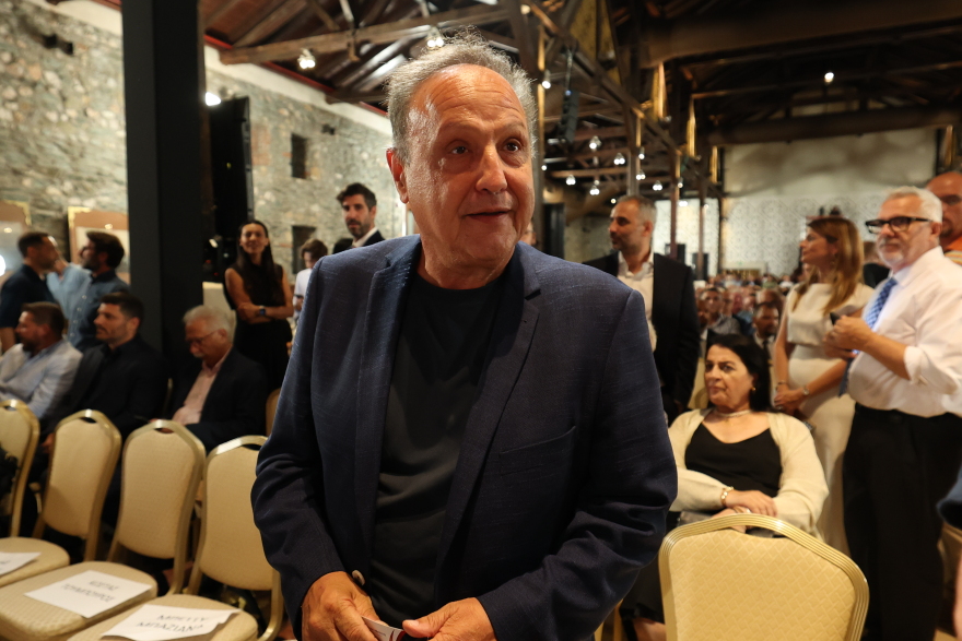 Το οικονομικό πρόγραμμα του Τσίπρα: Αυξήσεις σε γιατρούς, νοσηλευτές, εκπαιδευτικούς, επίδομα 500 ευρώ για φοιτητές, κατώτατο μισθό 1000 ευρώ, μείωση ΦΠΑ