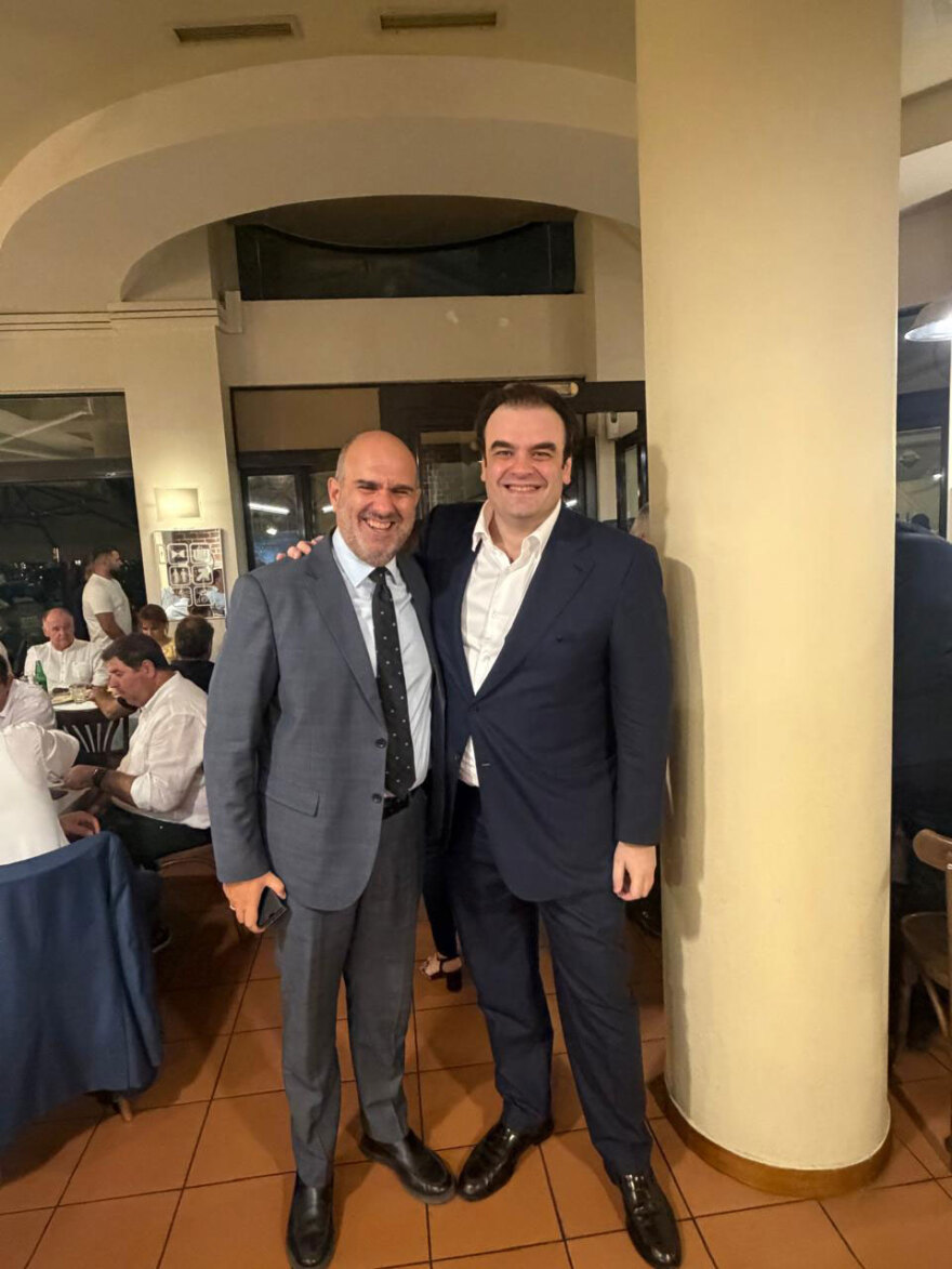 Δείπνο Πιερρακάκη με 45 βουλευτές της ΝΔ από τη βόρεια Ελλάδα: Σουτζουκάκια και γύρος στη θρυλική «Διαγώνιο», δείτε φωτογραφίες