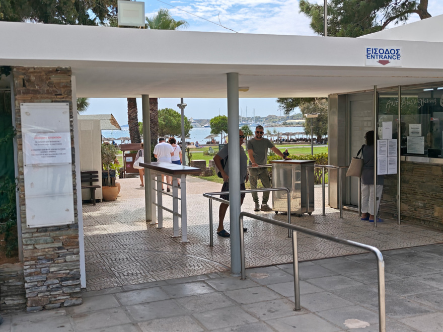 Πώς έγινε η άγρια συμπλοκή για μια ξαπλώστρα στη Βουλιαγμένη που κατέληξε στον θάνατο 82χρονου
