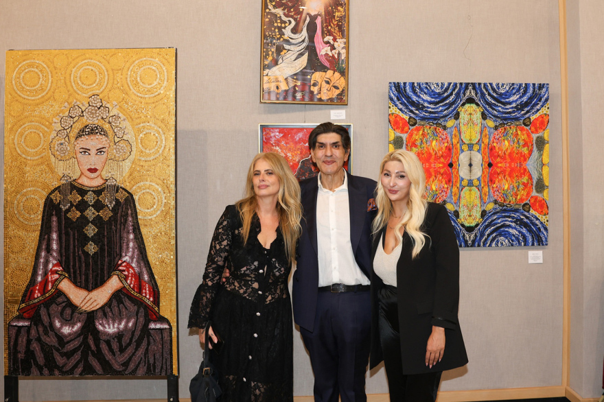 Εγκαινιάστηκε η έκθεση Visions of Maria στον «Παρνασσό» παρουσία της Πρέσβειρας των ΗΠΑ, Κίμπερλι Γκιλφόιλ
