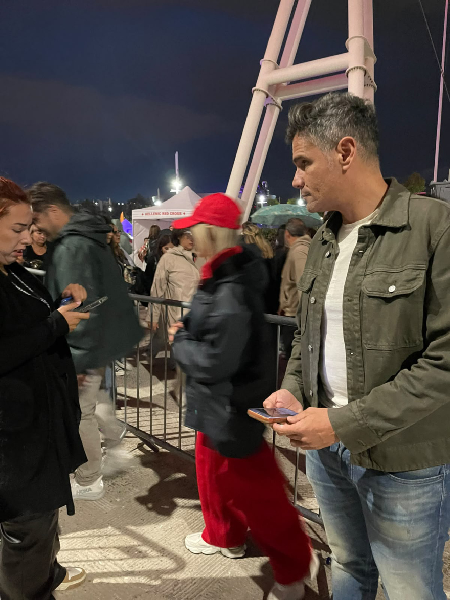 Άννα Βίσση: Γεμίζει το ΟΑΚΑ για τη συναυλία, δείτε βίντεο και φωτογραφίες