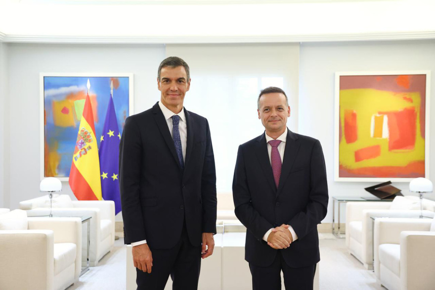 Ο Δούκας απένειμε στον Σάντσεθ το Βραβείο Δημοκρατίας της Πόλης των Αθηνών 2026