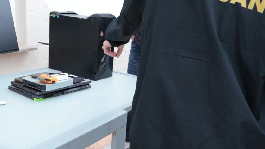 KillSec: 18χρονος που μένει στην Αθήνα ερευνάται ως προγραμματιστής σε διεθνή ομάδα χάκερ, με πάνω από 1.000 κυβερνοεπιθέσεις και εκβιασμούς