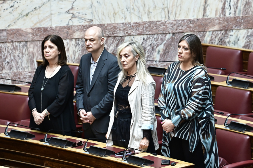 Ο αγιασμός της Βουλής: Οι παρέες και τα πηγαδάκια, ποιοι μίλησαν με ποιους - Δείτε φωτογραφίες